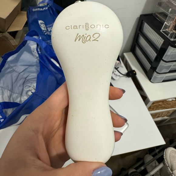 Clarisonic Mia 2 with brand new gentle skin brush attachment. Charger included. - Picture 1 of 3